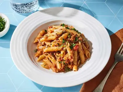 PASTA WITH TUNA