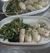 Курячі крученики з шпинатом та сиром  