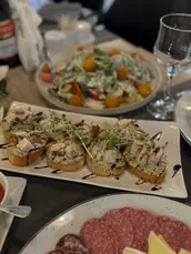 Брускети з індичим філе та яблучним кремом