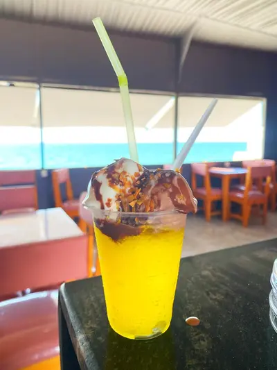 براد صغير مع بوظة