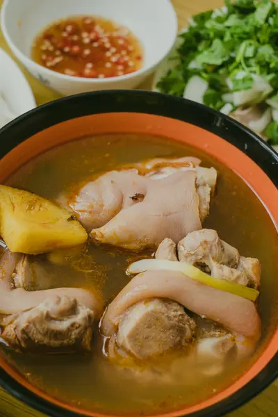 Slow-Cooked Vimbombo (Cow Trotters)