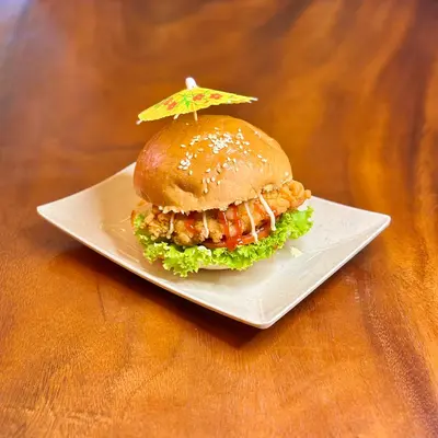 CRISPY CHICKEN CHEESE BURGER