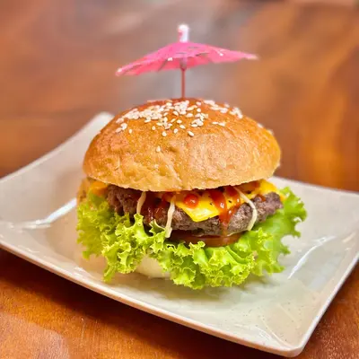 BEEF CHEESE BURGER