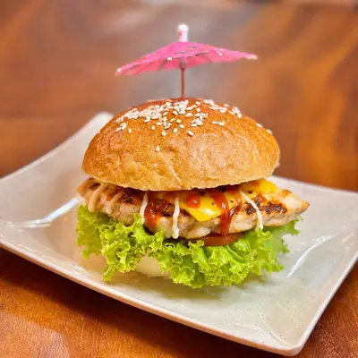 GRILLED CHICKEN CHEESE BURGER